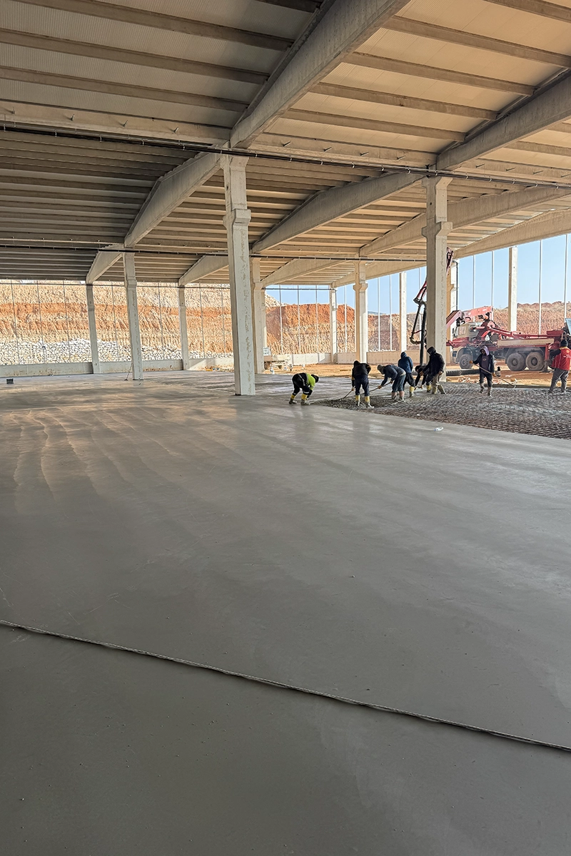 Geniş saha betonu uygulaması